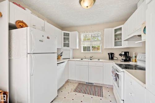 5011 64 Street, Rural Lac Ste. Anne County, AB - Indoor Photo Showing Kitchen With Double Sink