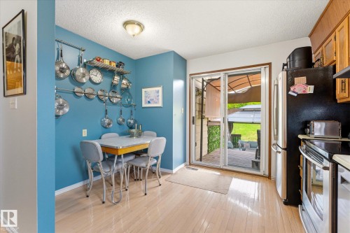 Bright eat-in kitchen with wood-finish flooring - 59 Patterson Crescent, St. Albert, AB - Indoor Photo Showing Other Room