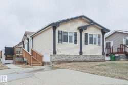 236 Oakwood Drive  Edmonton, AB T8P 0A4