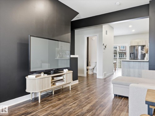 56 1051 Graydon Hill Boulevard, Edmonton, AB - Indoor Photo Showing Living Room
