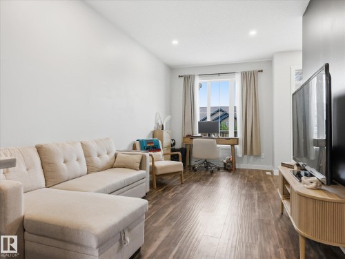 56 1051 Graydon Hill Boulevard, Edmonton, AB - Indoor Photo Showing Living Room