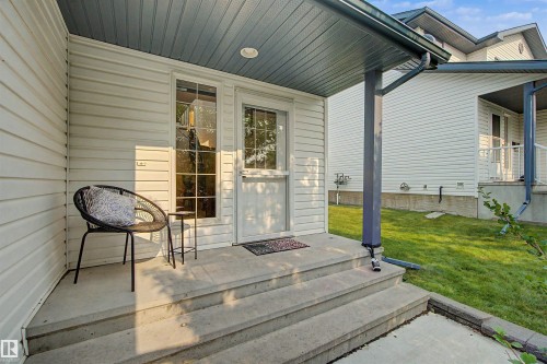 Covered concrete porch with integrated recessed lighting - 15 450 Hyndman Crescent, Edmonton, AB 