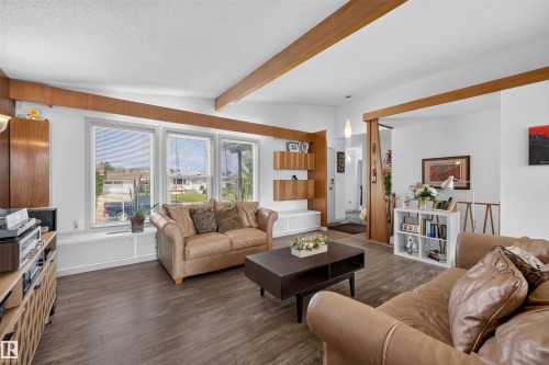 13407 59 Street Nw, Edmonton, AB - Indoor Photo Showing Living Room