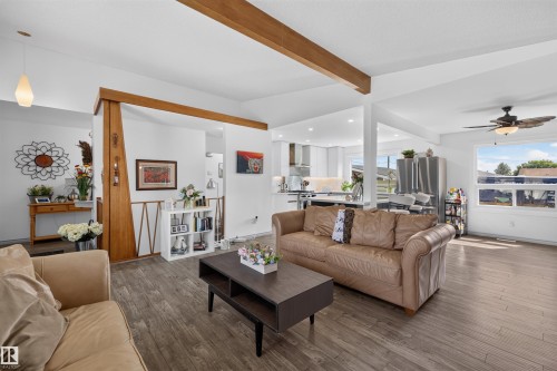 13407 59 Street Nw, Edmonton, AB - Indoor Photo Showing Living Room