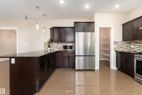 7916 18 Avenue, Edmonton, AB 