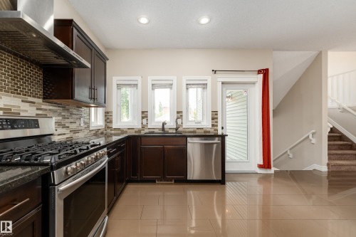 7916 18 Avenue, Edmonton, AB 
