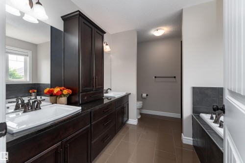 7916 18 Avenue, Edmonton, AB 