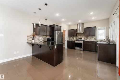 7916 18 Avenue, Edmonton, AB 