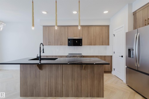 8300 Kiriak Loop, Edmonton, AB 