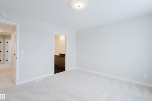 8300 Kiriak Loop, Edmonton, AB 