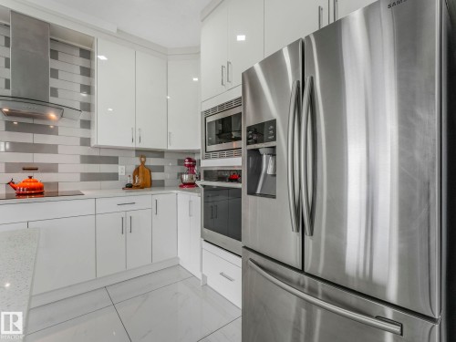 12 Sandalwood Place, Leduc, AB - Indoor Photo Showing Kitchen
