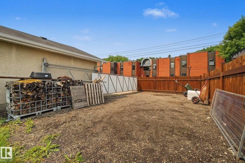 Gravel yard area featuring a wood fence perimeter - 3622 115 Avenue, Edmonton, AB 