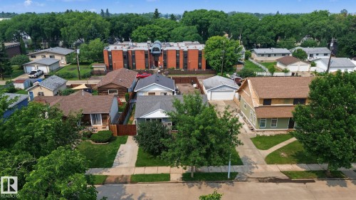 Residential streetscape featuring a variety of housing styles - 3622 115 Avenue, Edmonton, AB 