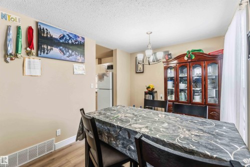 Dining area featuring neutral wall tones and wood-finish flooring - 17118 108 Street, Edmonton, AB 