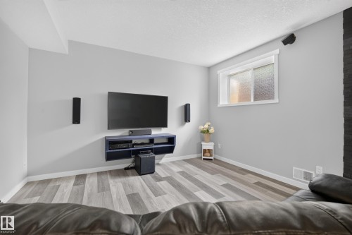 1017 Holgate Place, Edmonton, AB 