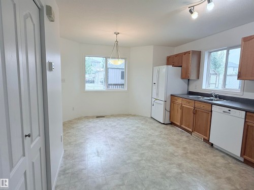 1920 37 Avenue, Edmonton, AB 