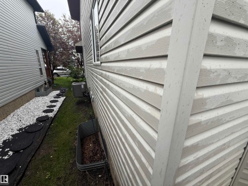 1920 37 Avenue, Edmonton, AB 