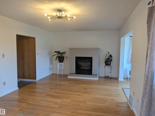 Hardwood flooring throughout. - 4806 50 Avenue, Elk Point, AB 