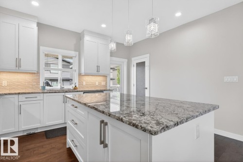 102 Kirpatrick Court, Leduc, AB - Indoor Photo Showing Kitchen With Upgraded Kitchen