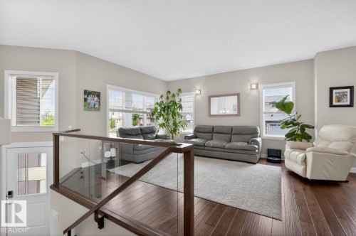 102 Kirpatrick Court, Leduc, AB - Indoor Photo Showing Living Room