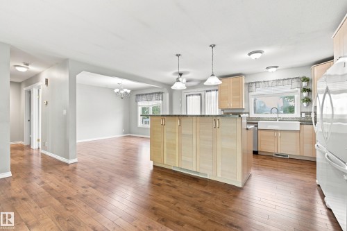 5507 47 Street, Stony Plain, AB - Indoor Photo Showing Kitchen