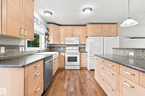 5507 47 Street, Stony Plain, AB - Indoor Photo Showing Kitchen