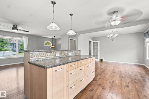 5507 47 Street, Stony Plain, AB - Indoor Photo Showing Kitchen