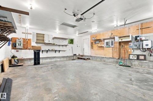 5507 47 Street, Stony Plain, AB - Indoor Photo Showing Garage