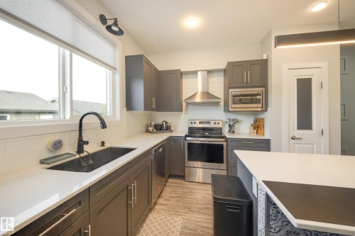 1192 Rosenthal Boulevard, Edmonton, AB 
