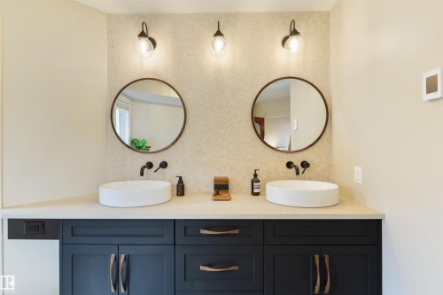 727 Hetu Lane, Edmonton, AB 