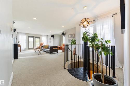 727 Hetu Lane, Edmonton, AB 