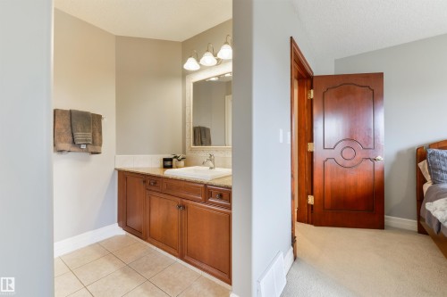 727 Hetu Lane, Edmonton, AB 