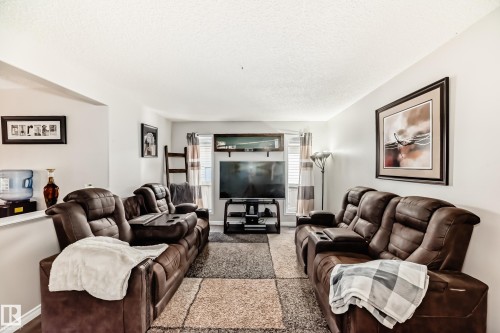 7847 7 Avenue, Edmonton, AB - Indoor Photo Showing Living Room