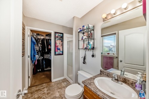 7847 7 Avenue, Edmonton, AB - Indoor Photo Showing Bathroom