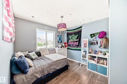 7847 7 Avenue, Edmonton, AB - Indoor Photo Showing Bedroom