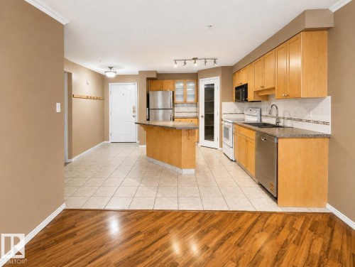 203 8909 100 Street, Edmonton, AB 