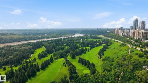 Expansive golf course setting featuring manicured greens and mature trees - 504 11710 100 Avenue, Edmonton, AB 
