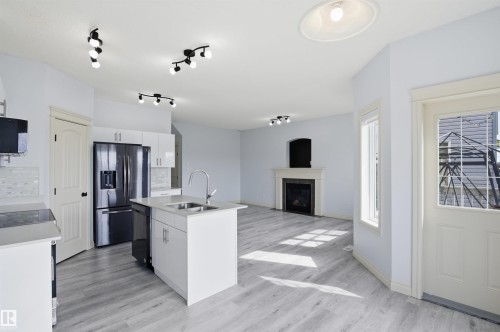 2017 118 Street, Edmonton, AB - Indoor Photo Showing Kitchen With Double Sink With Upgraded Kitchen