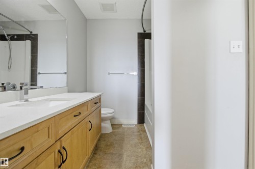 2017 118 Street, Edmonton, AB - Indoor Photo Showing Bathroom