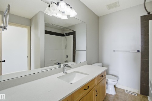 2017 118 Street, Edmonton, AB - Indoor Photo Showing Bathroom