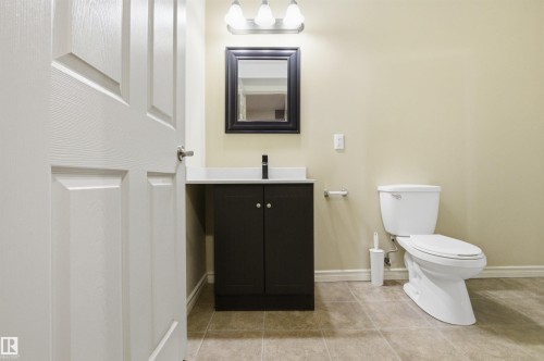 2017 118 Street, Edmonton, AB - Indoor Photo Showing Bathroom