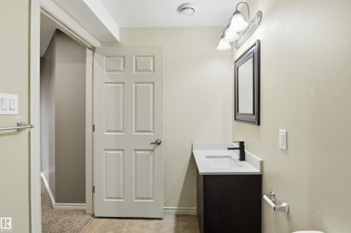 2017 118 Street, Edmonton, AB - Indoor
