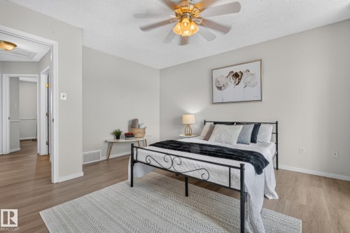 718 88A Street, Edmonton, AB 