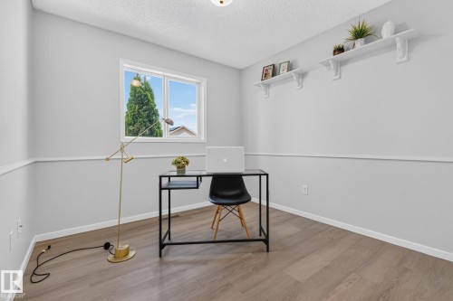 718 88A Street, Edmonton, AB 