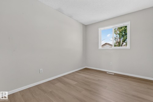 718 88A Street, Edmonton, AB 