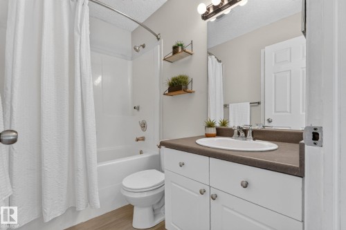 718 88A Street, Edmonton, AB 