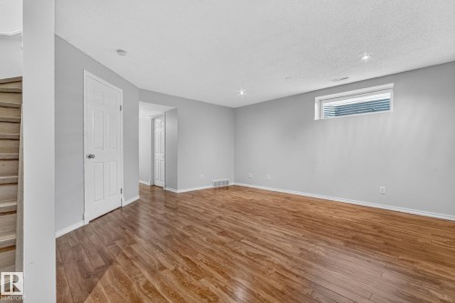 718 88A Street, Edmonton, AB 