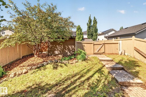718 88A Street, Edmonton, AB 