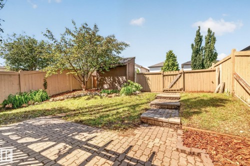 718 88A Street, Edmonton, AB 