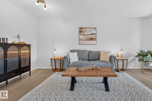 718 88A Street, Edmonton, AB 